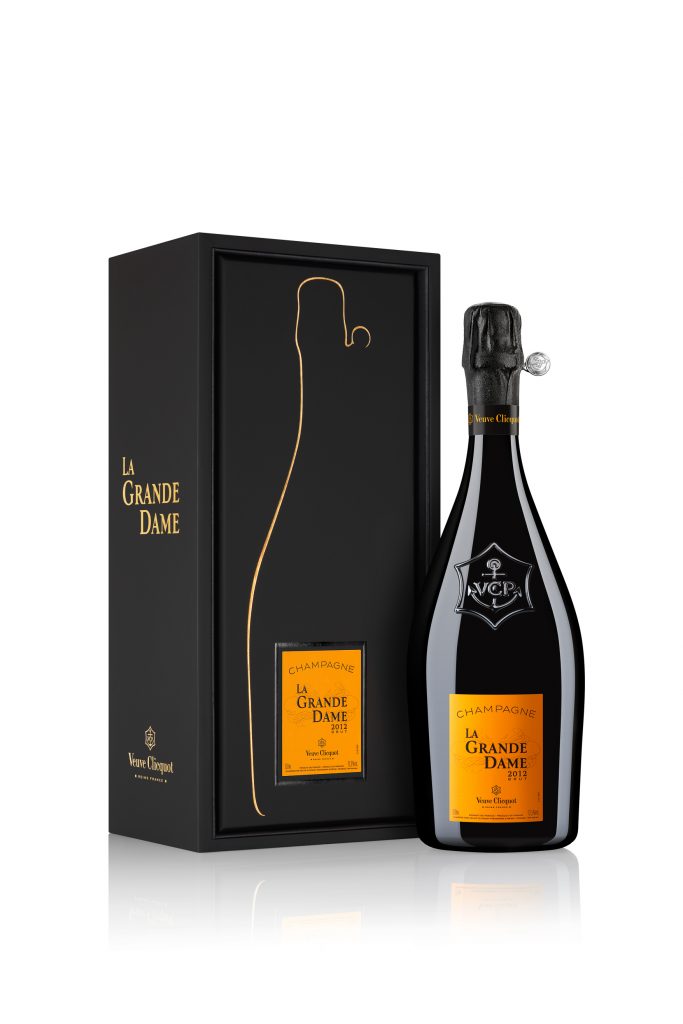 VCP-LA-GRANDE-DAME-2012-BOTTLE-COFFRET-WITH-BOTTLE-3-4-FRONTSHOT-WHITE-BACKGROUND-medium-width-1280x-prop copie