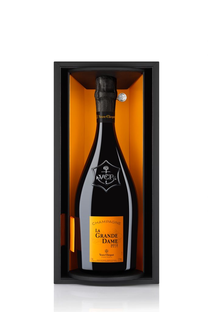 VCP-LA-GRANDE-DAME-2012-BOTTLE-OPENED-COFFRET-FRONTSHOT-WHITE-BACKGROUND-medium-width-1280x-prop copie